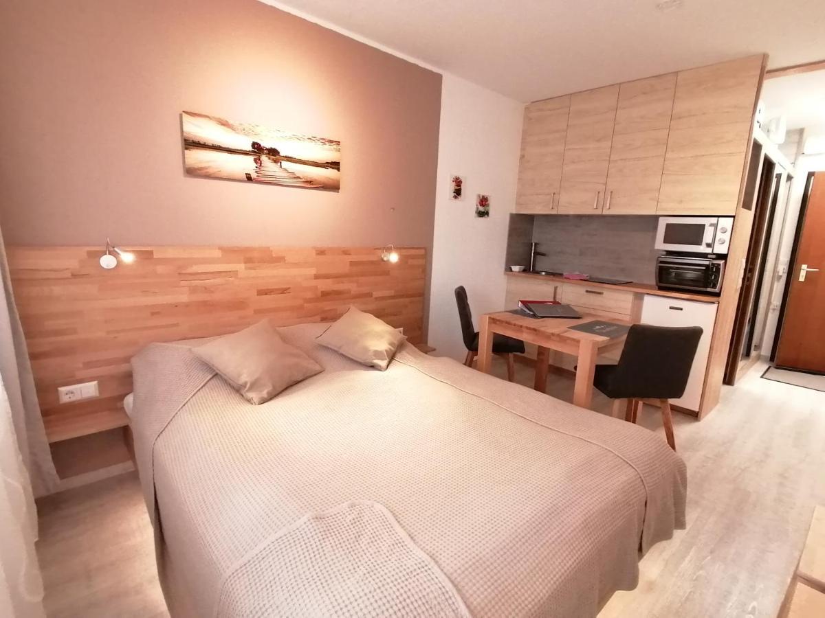 20qm Mit Balkon Und Innenpool - 22040 Apartment *
