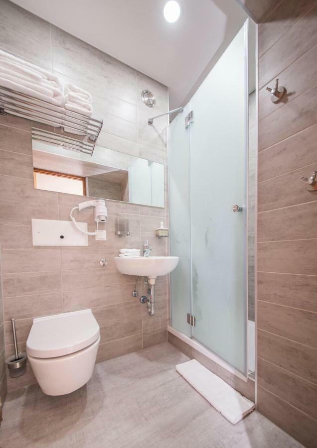 20qm Mit Balkon Und Innenpool - 22040 Apartment *